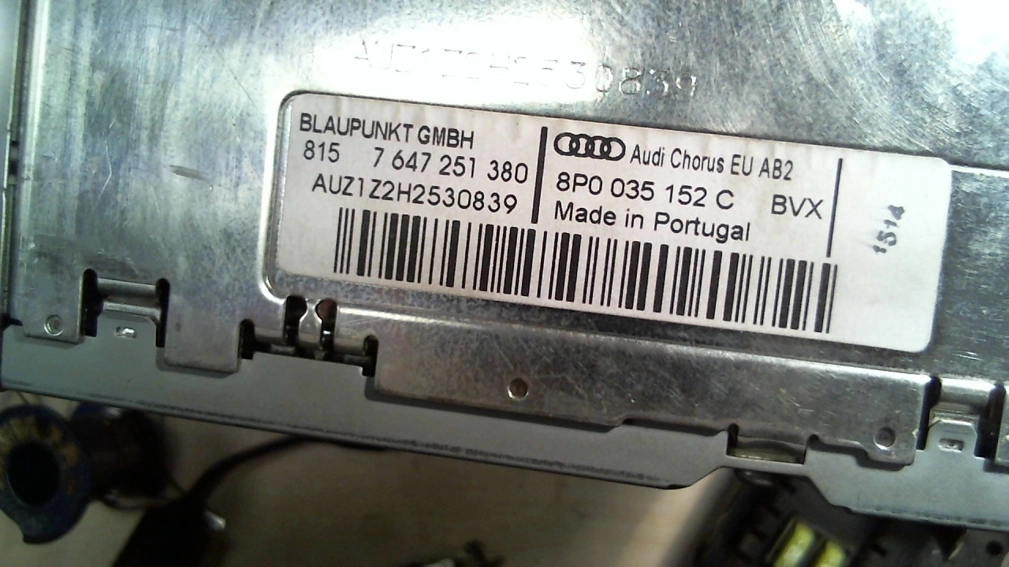 8P0035152C AUZ1Z2H RADIO AUDI CHORUS 95128 EEP.rar